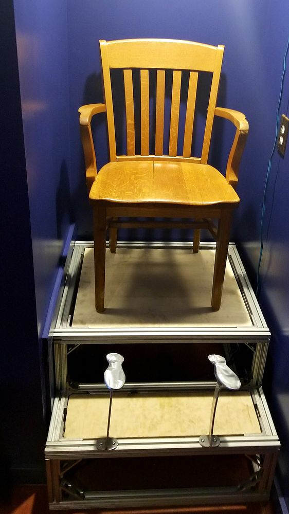 Bootblack stand