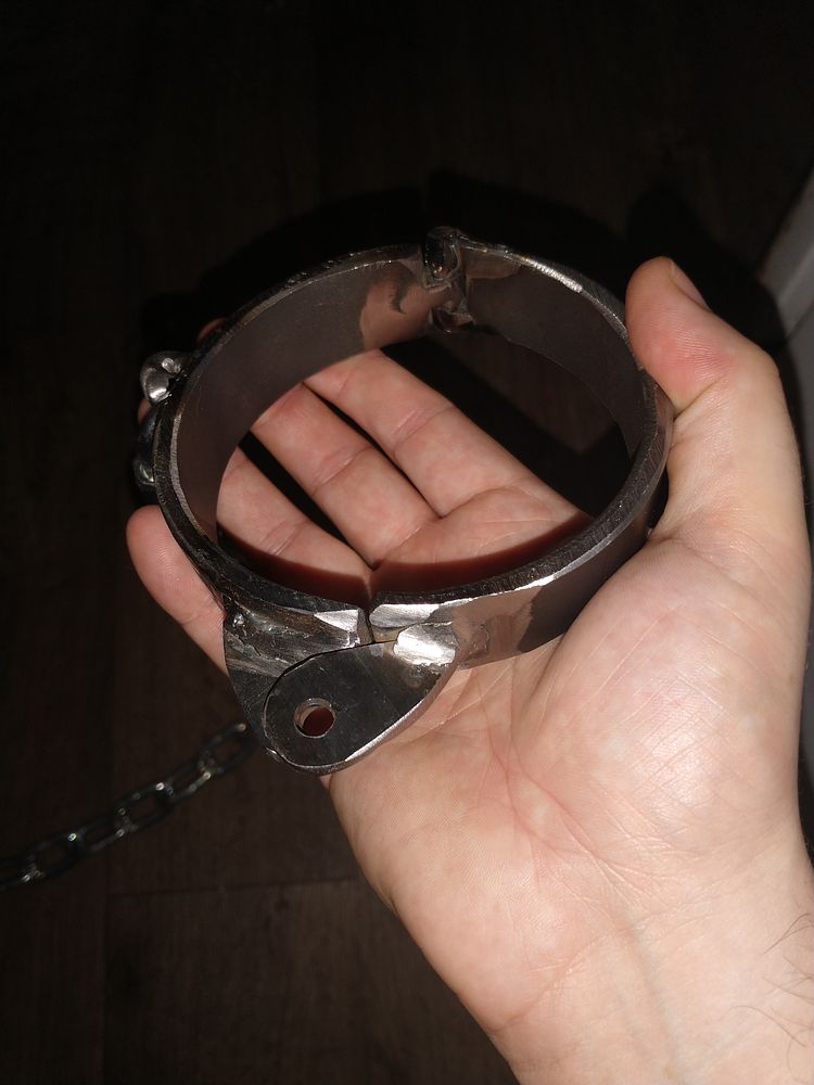 Shackle